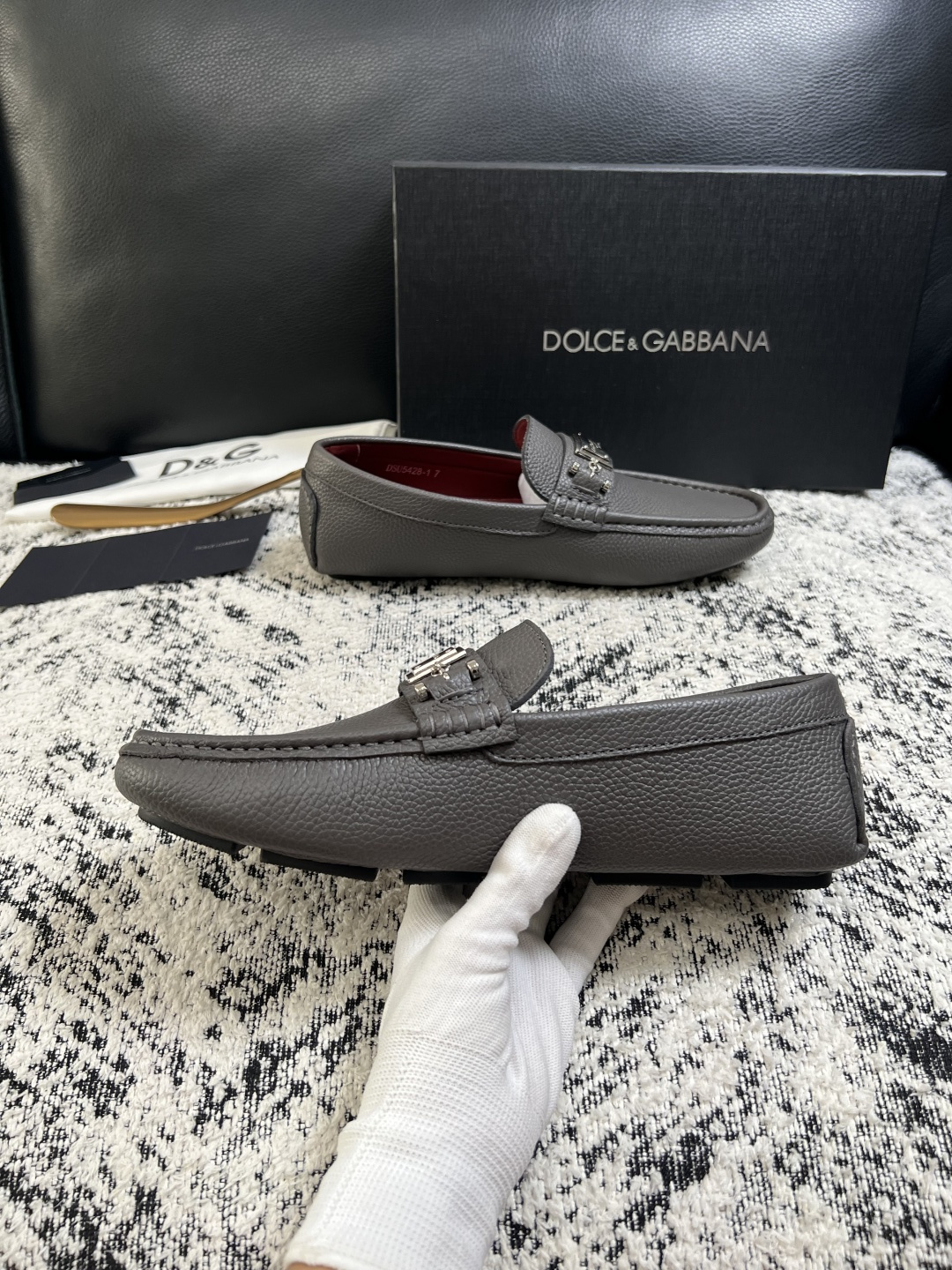 Dolce & Gabbana   高品质  顶级工艺品  杜嘉班纳 爆款豆豆鞋专柜新品同步，鞋面意大利进口牛皮面料，高