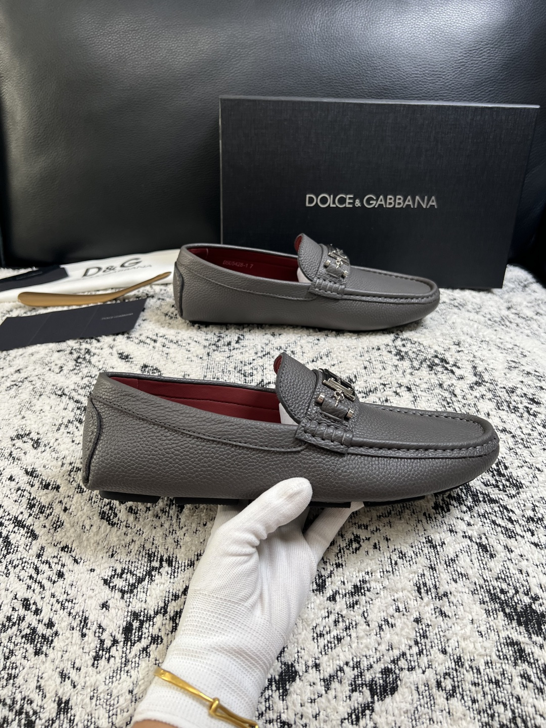Dolce & Gabbana   高品质  顶级工艺品  杜嘉班纳 爆款豆豆鞋专柜新品同步，鞋面意大利进口牛皮面料，高