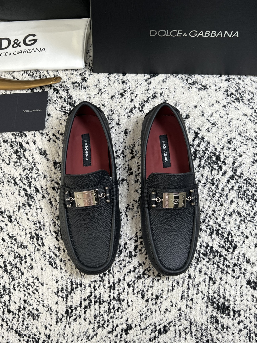 Dolce & Gabbana   高品质  顶级工艺品  杜嘉班纳 爆款豆豆鞋专柜新品同步，鞋面意大利进口牛皮面料，高