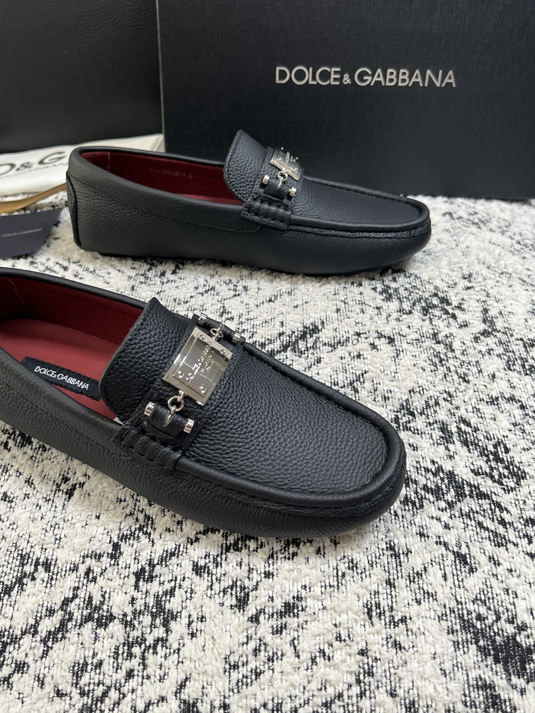 Dolce & Gabbana   高品质  顶级工艺品  杜嘉班纳 爆款豆豆鞋专柜新品同步，鞋面意大利进口牛皮面料，高