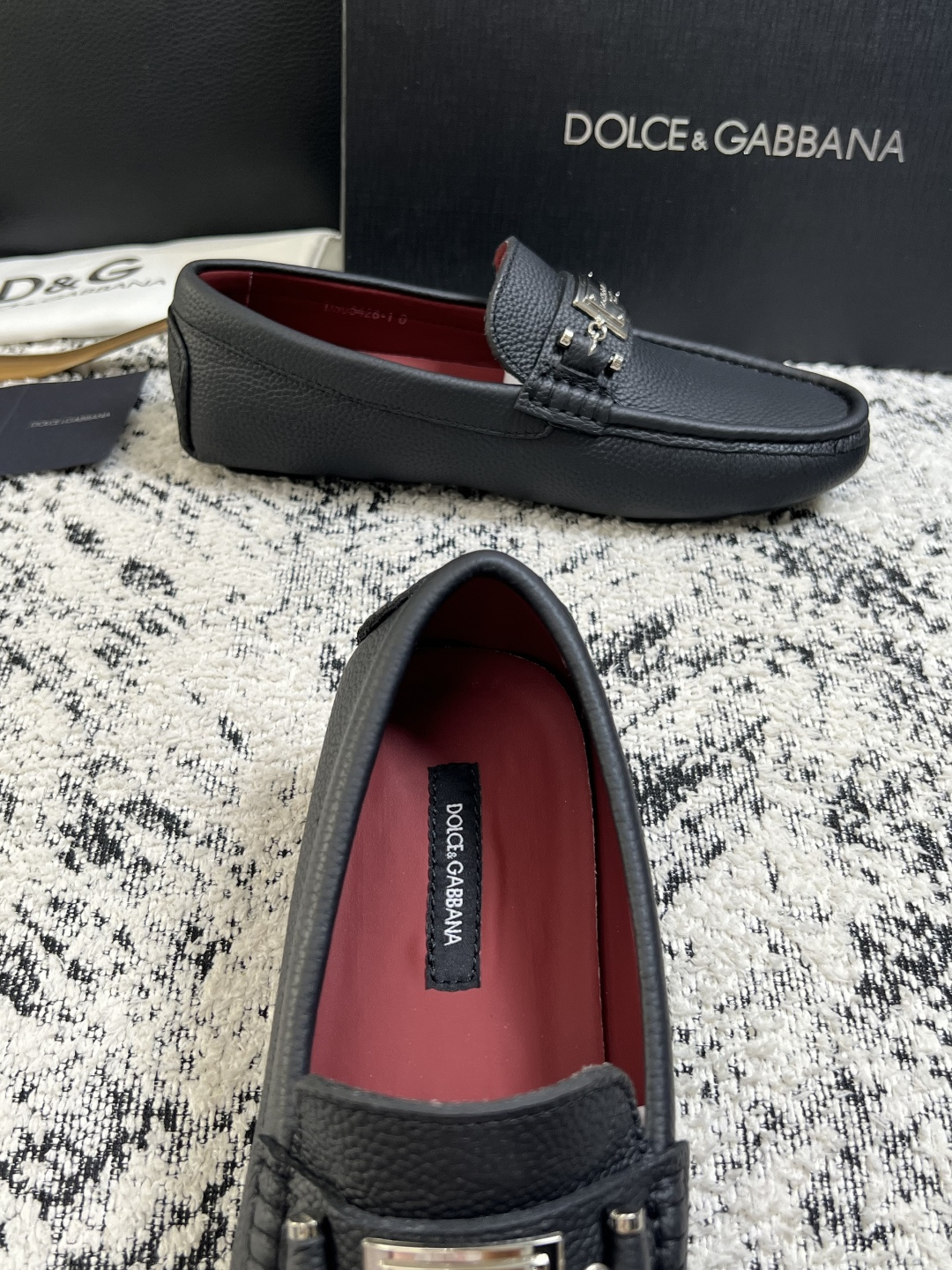 Dolce & Gabbana   高品质  顶级工艺品  杜嘉班纳 爆款豆豆鞋专柜新品同步，鞋面意大利进口牛皮面料，高