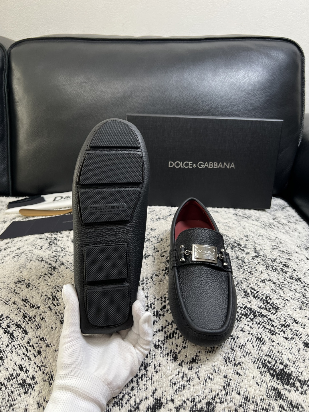 Dolce & Gabbana   高品质  顶级工艺品  杜嘉班纳 爆款豆豆鞋专柜新品同步，鞋面意大利进口牛皮面料，高