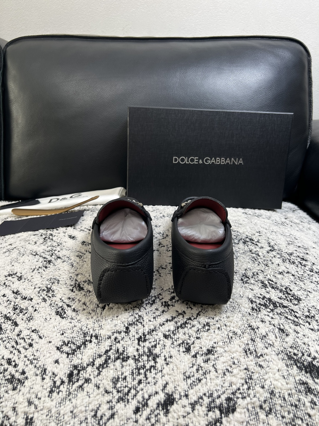 Dolce & Gabbana   高品质  顶级工艺品  杜嘉班纳 爆款豆豆鞋专柜新品同步，鞋面意大利进口牛皮面料，高