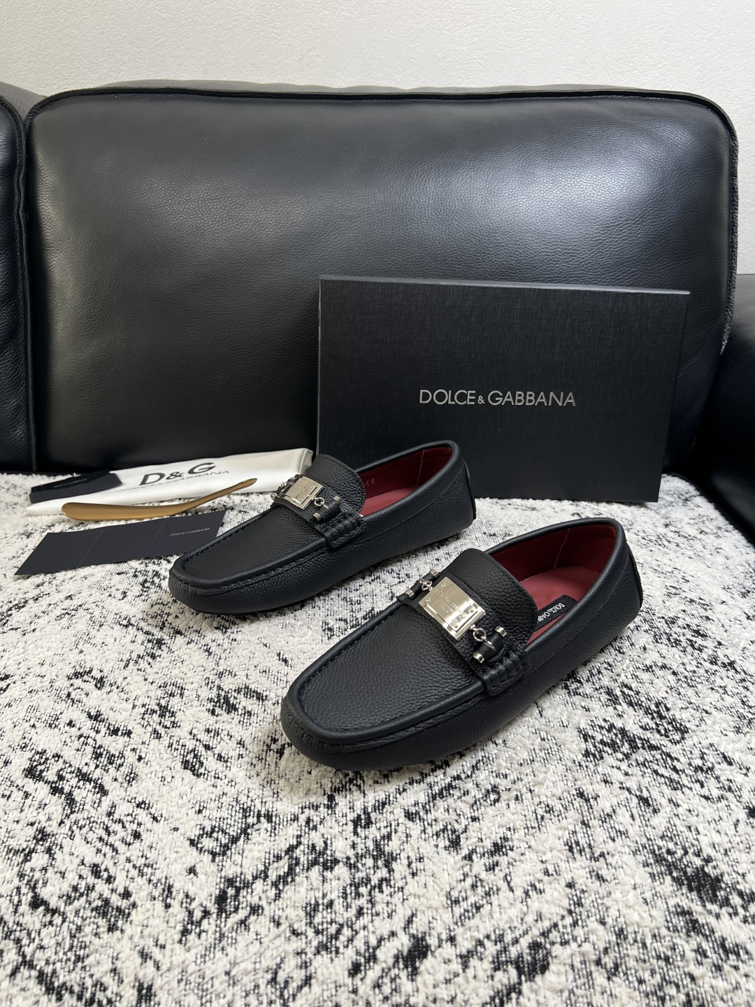 Dolce & Gabbana   高品质  顶级工艺品  杜嘉班纳 爆款豆豆鞋专柜新品同步，鞋面意大利进口牛皮面料，高