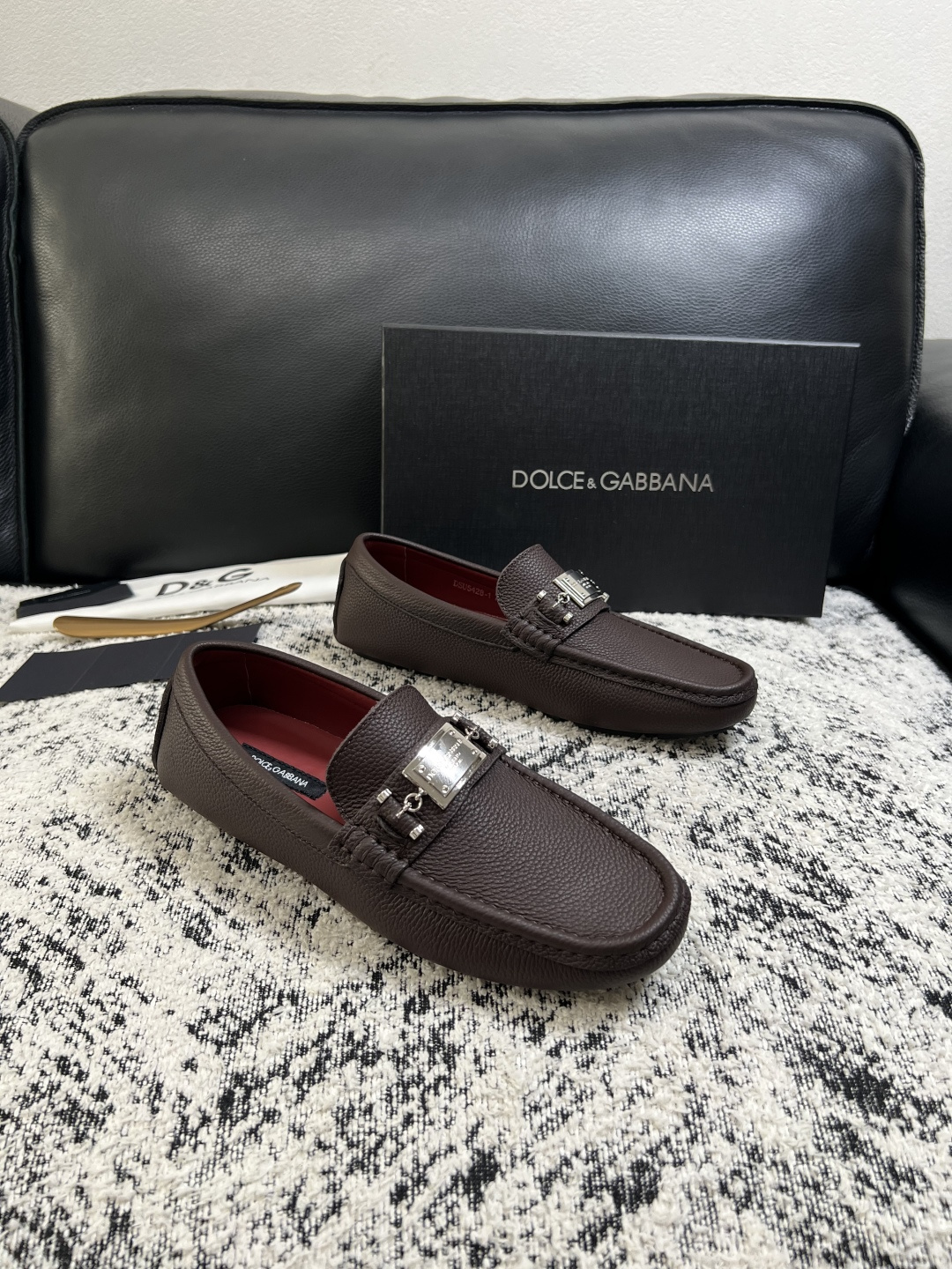 Dolce & Gabbana 高品质 顶级工艺品 杜嘉班纳 爆款豆豆鞋专柜新品同步,鞋面意大利进口牛皮面料,高 Dolce & Gabbana 高品质 顶级工艺品 杜嘉班纳 爆款豆豆鞋专柜新品同步,鞋面意大利进口牛皮面料,高