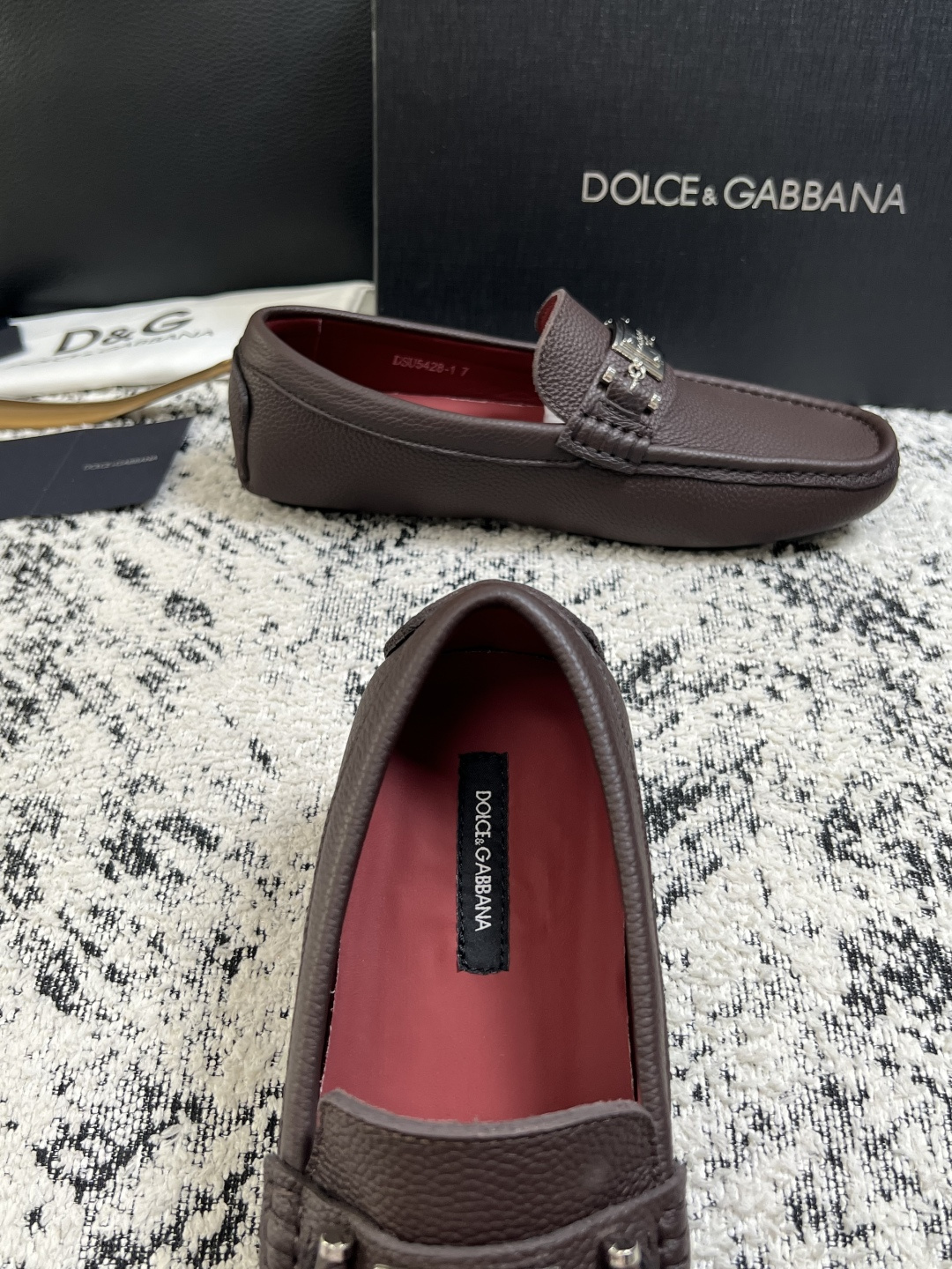 Dolce & Gabbana   高品质  顶级工艺品  杜嘉班纳 爆款豆豆鞋专柜新品同步，鞋面意大利进口牛皮面料，高