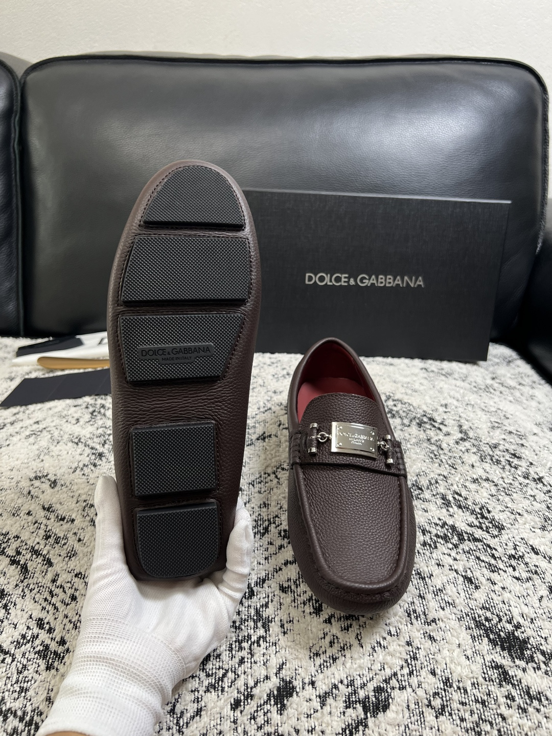 Dolce & Gabbana   高品质  顶级工艺品  杜嘉班纳 爆款豆豆鞋专柜新品同步，鞋面意大利进口牛皮面料，高