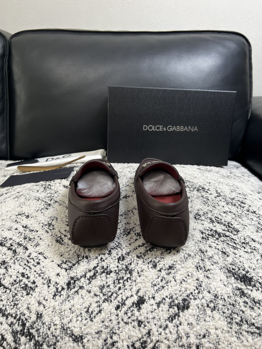 Dolce & Gabbana   高品质  顶级工艺品  杜嘉班纳 爆款豆豆鞋专柜新品同步，鞋面意大利进口牛皮面料，高