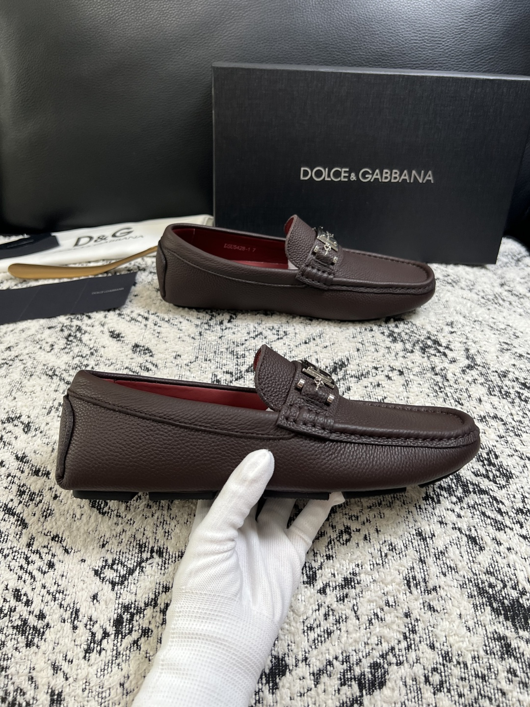 Dolce & Gabbana   高品质  顶级工艺品  杜嘉班纳 爆款豆豆鞋专柜新品同步，鞋面意大利进口牛皮面料，高
