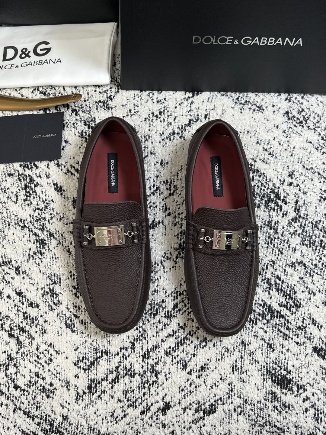 Dolce & Gabbana   高品质  顶级工艺品  杜嘉班纳 爆款豆豆鞋专柜新品同步，鞋面意大利进口牛皮面料，高