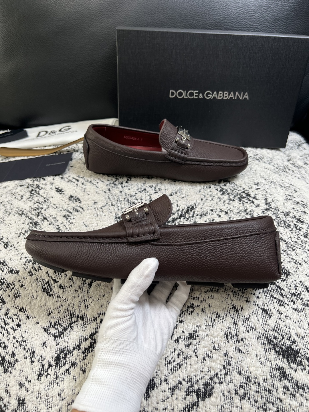 Dolce & Gabbana   高品质  顶级工艺品  杜嘉班纳 爆款豆豆鞋专柜新品同步，鞋面意大利进口牛皮面料，高
