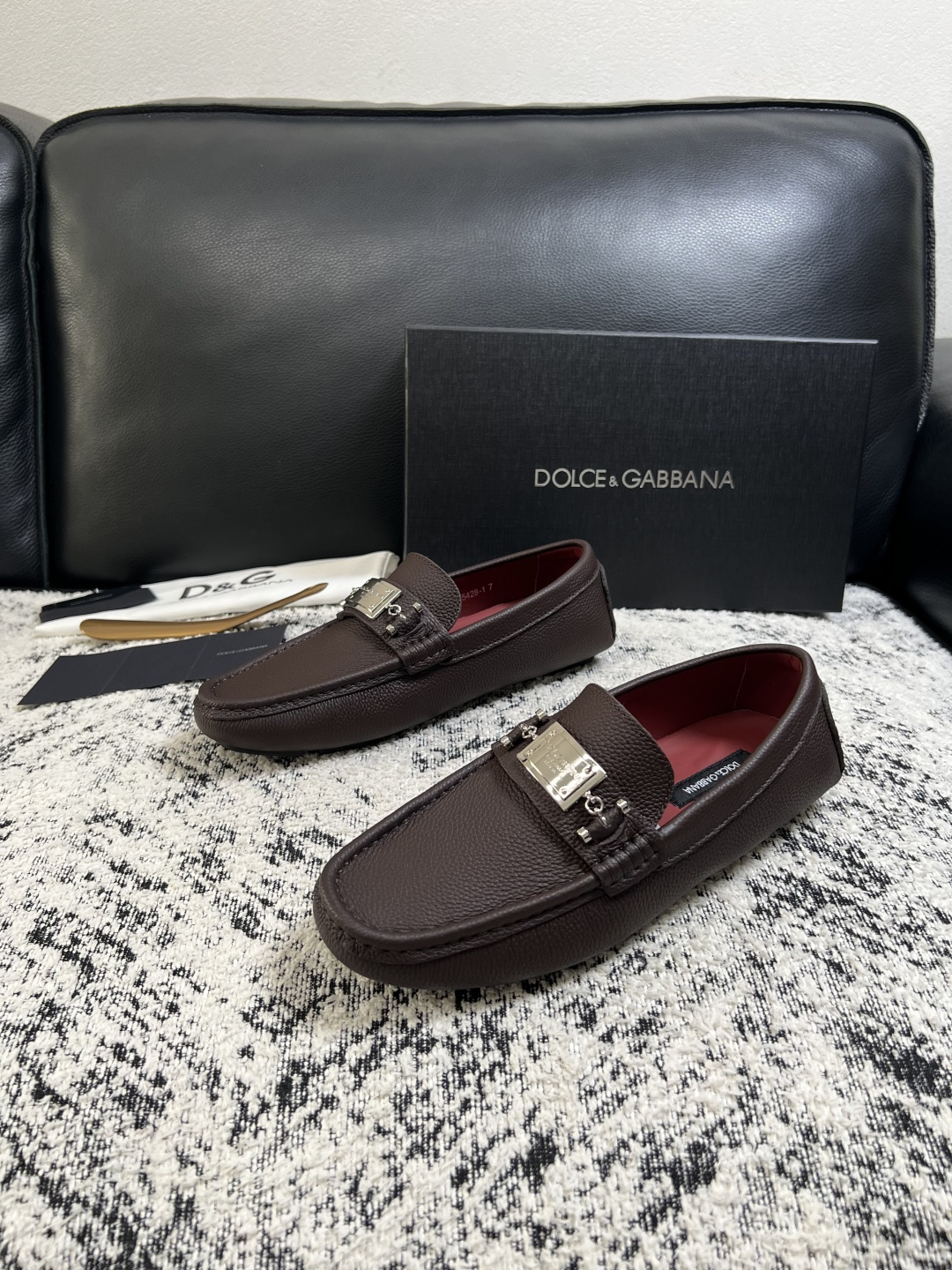 Dolce & Gabbana   高品质  顶级工艺品  杜嘉班纳 爆款豆豆鞋专柜新品同步，鞋面意大利进口牛皮面料，高