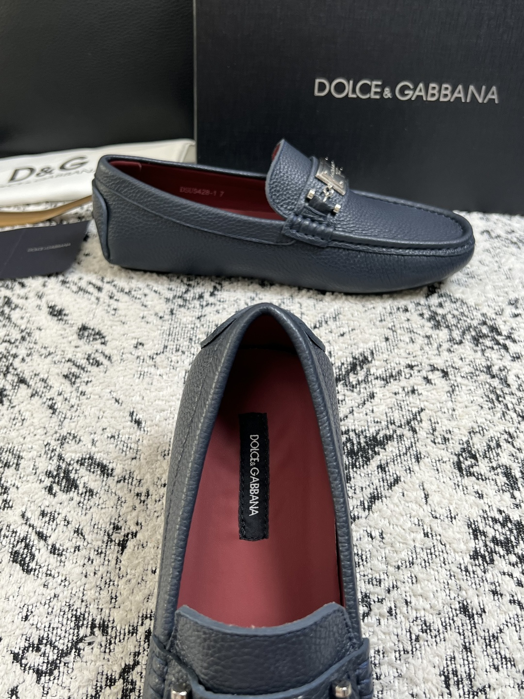 Dolce & Gabbana   高品质  顶级工艺品  杜嘉班纳 爆款豆豆鞋专柜新品同步，鞋面意大利进口牛皮面料，高