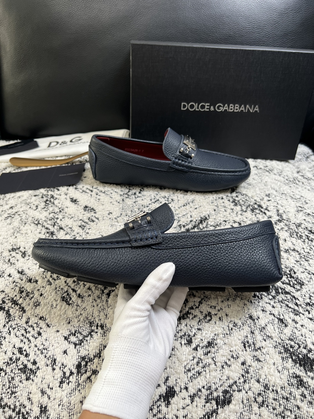 Dolce & Gabbana   高品质  顶级工艺品  杜嘉班纳 爆款豆豆鞋专柜新品同步，鞋面意大利进口牛皮面料，高