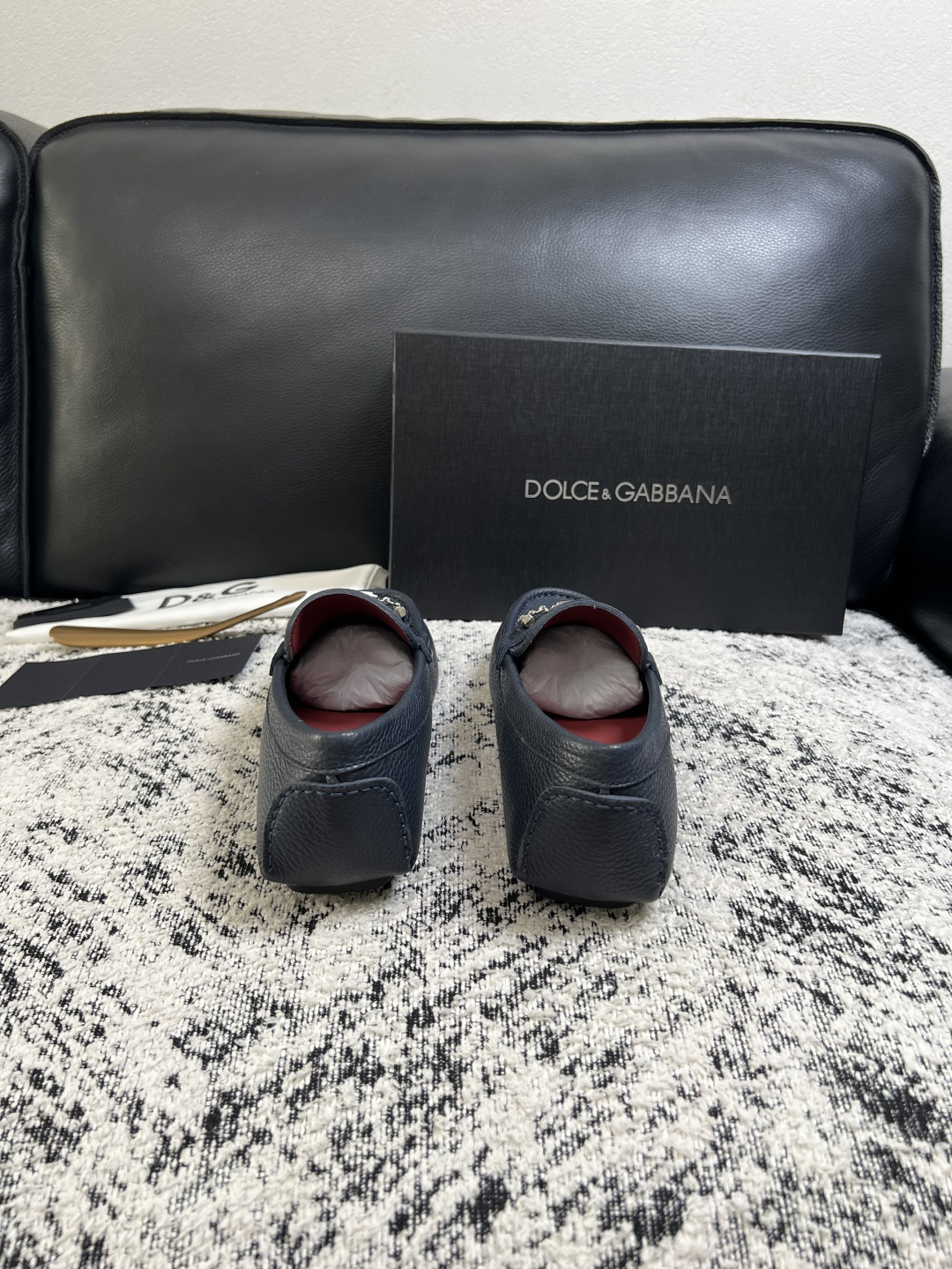 Dolce & Gabbana   高品质  顶级工艺品  杜嘉班纳 爆款豆豆鞋专柜新品同步，鞋面意大利进口牛皮面料，高