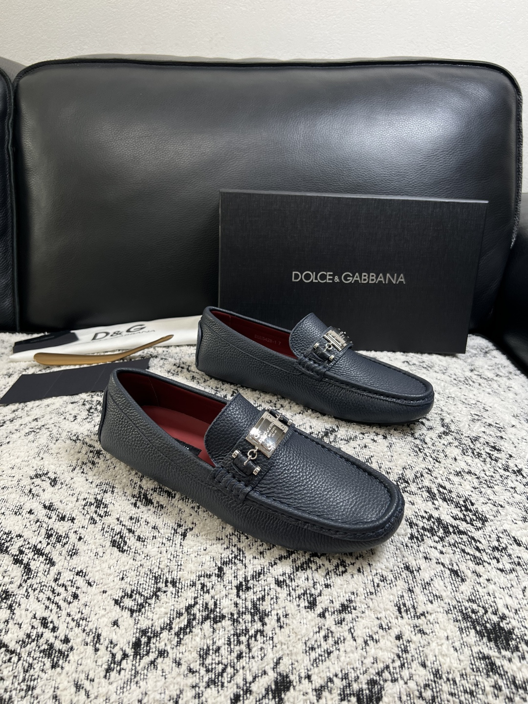 Dolce & Gabbana 高品质 顶级工艺品 杜嘉班纳 爆款豆豆鞋专柜新品同步,鞋面意大利进口牛皮面料,高 Dolce & Gabbana 高品质 顶级工艺品 杜嘉班纳 爆款豆豆鞋专柜新品同步,鞋面意大利进口牛皮面料,高