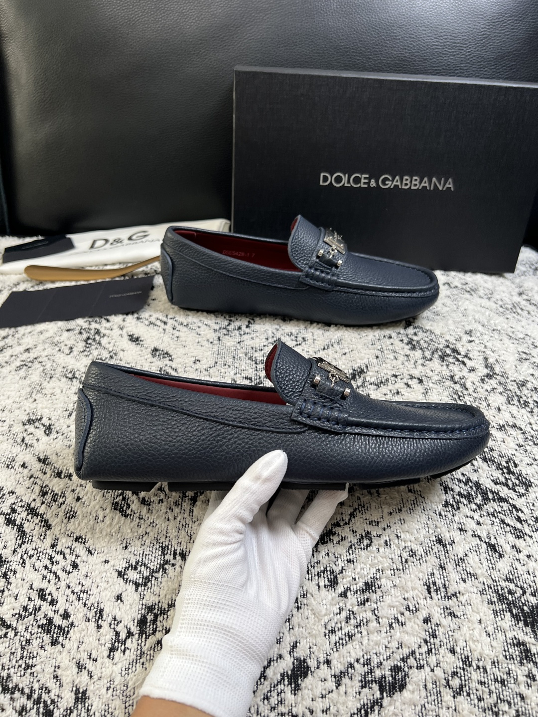 Dolce & Gabbana   高品质  顶级工艺品  杜嘉班纳 爆款豆豆鞋专柜新品同步，鞋面意大利进口牛皮面料，高