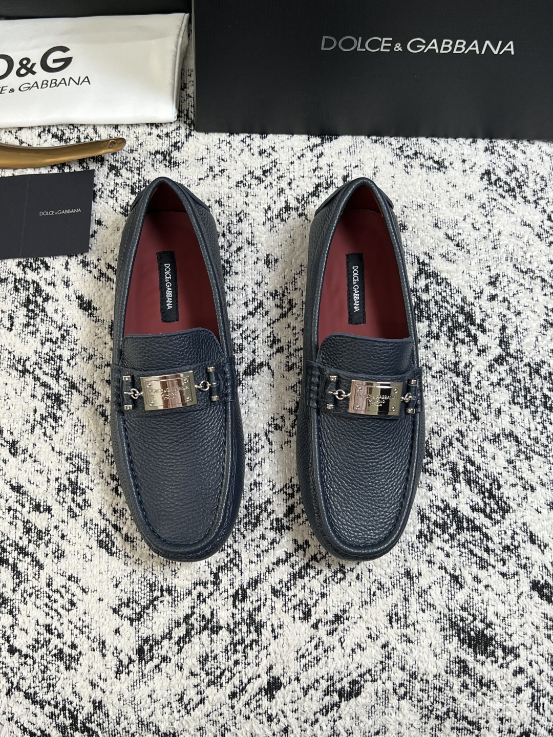 Dolce & Gabbana   高品质  顶级工艺品  杜嘉班纳 爆款豆豆鞋专柜新品同步，鞋面意大利进口牛皮面料，高