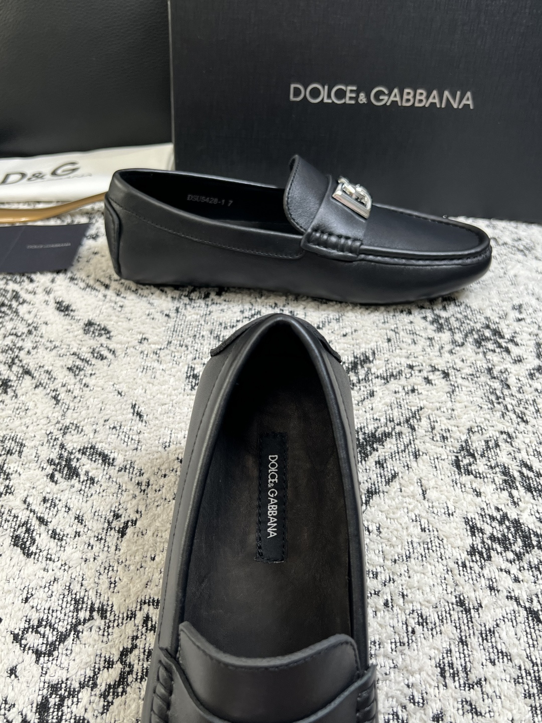 Dolce & Gabbana   高品质  顶级工艺品  杜嘉班纳 爆款豆豆鞋专柜新品同步，鞋面意大利进口牛皮面料，高