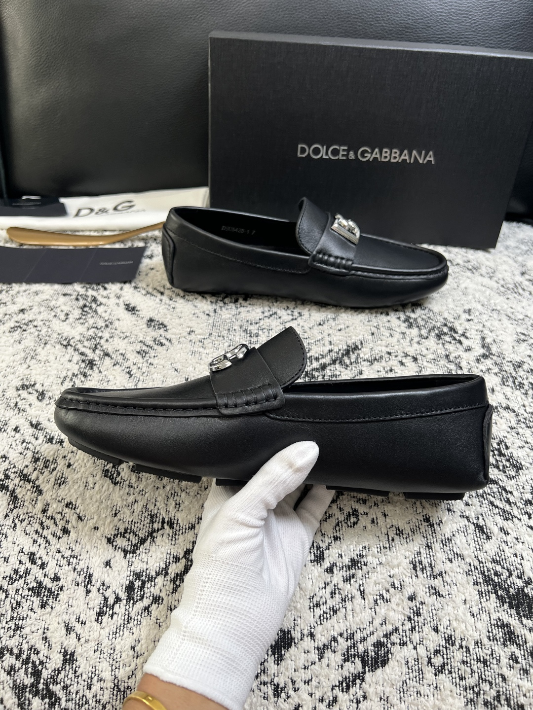 Dolce & Gabbana   高品质  顶级工艺品  杜嘉班纳 爆款豆豆鞋专柜新品同步，鞋面意大利进口牛皮面料，高