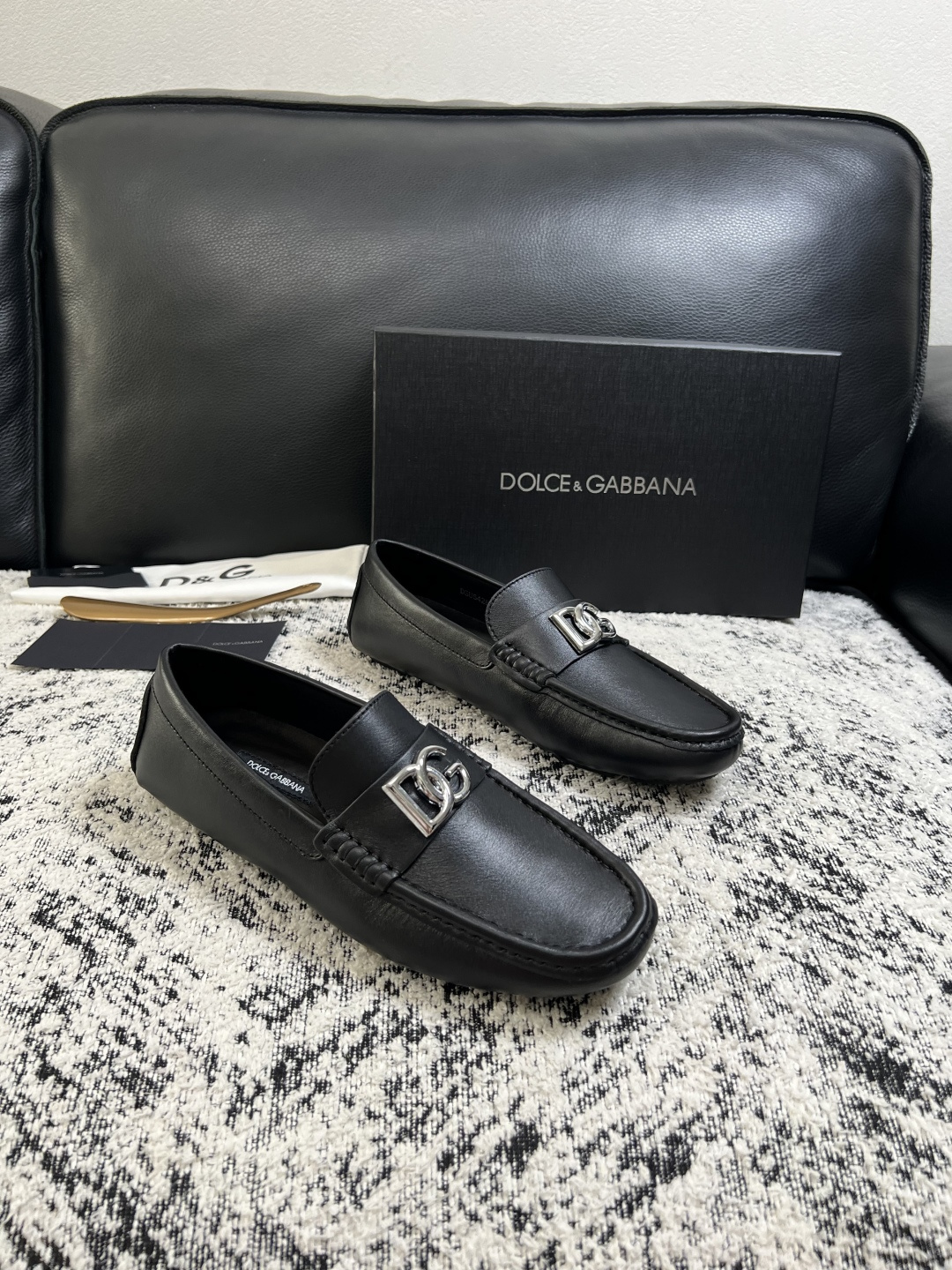 Dolce & Gabbana 高品质 顶级工艺品 杜嘉班纳 爆款豆豆鞋专柜新品同步,鞋面意大利进口牛皮面料,高 Dolce & Gabbana 高品质 顶级工艺品 杜嘉班纳 爆款豆豆鞋专柜新品同步,鞋面意大利进口牛皮面料,高
