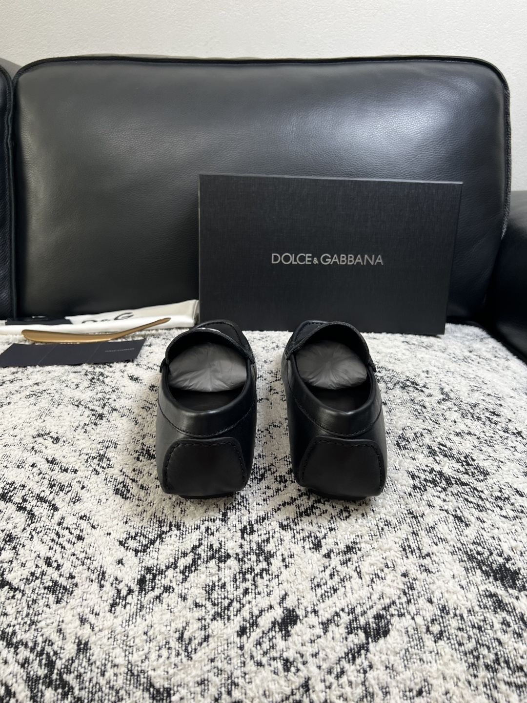 Dolce & Gabbana   高品质  顶级工艺品  杜嘉班纳 爆款豆豆鞋专柜新品同步，鞋面意大利进口牛皮面料，高