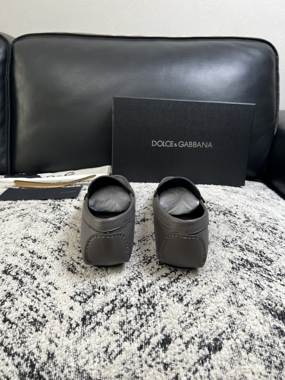 Dolce & Gabbana   高品质  顶级工艺品  杜嘉班纳 爆款豆豆鞋专柜新品同步，鞋面意大利进口牛皮面料，高