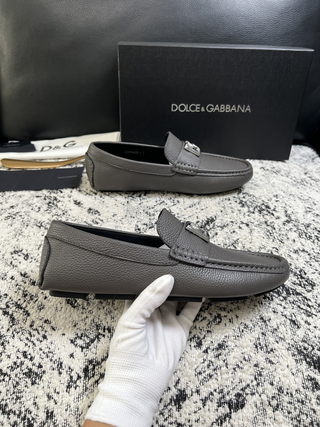 Dolce & Gabbana   高品质  顶级工艺品  杜嘉班纳 爆款豆豆鞋专柜新品同步，鞋面意大利进口牛皮面料，高
