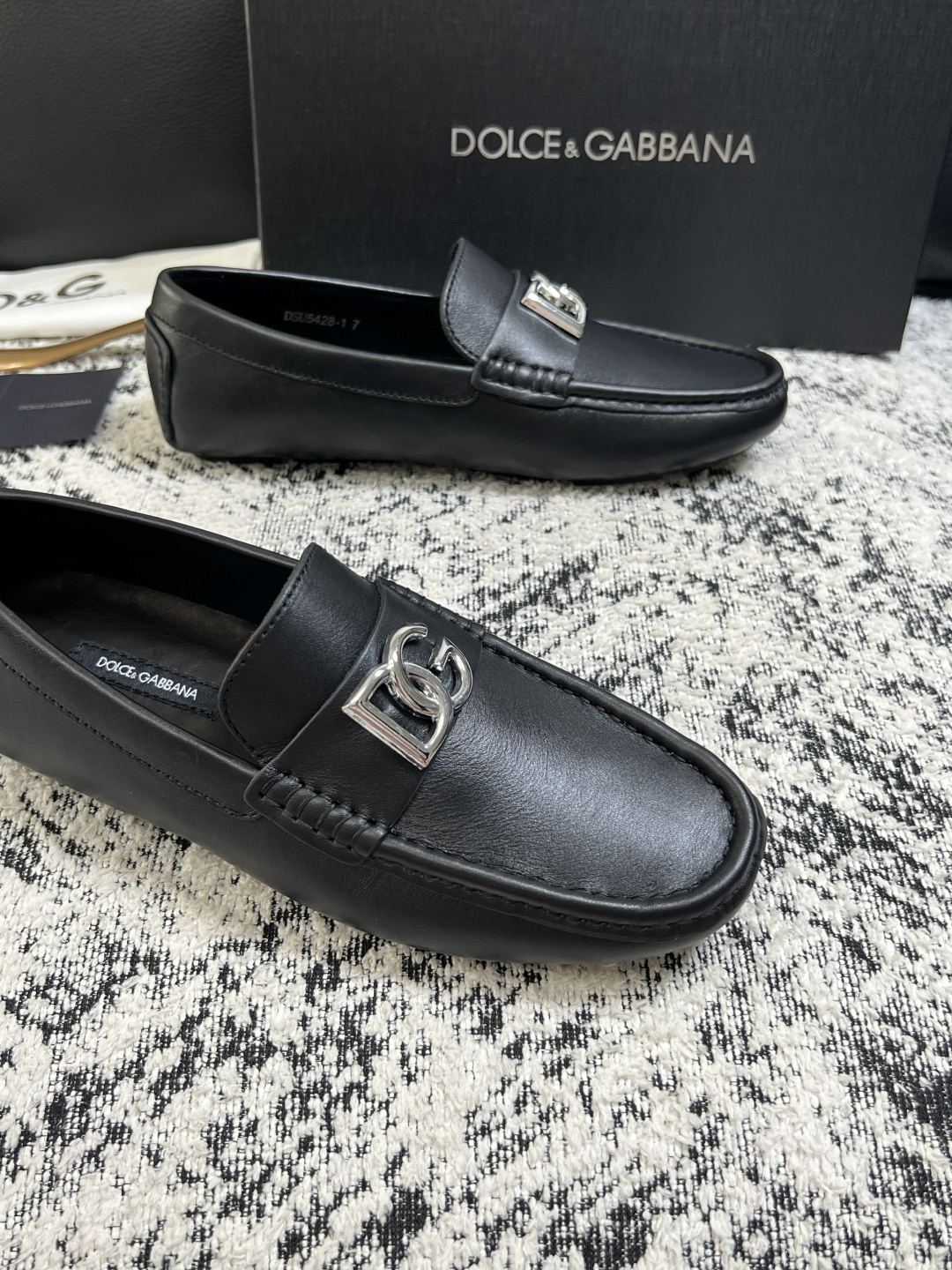 Dolce & Gabbana   高品质  顶级工艺品  杜嘉班纳 爆款豆豆鞋专柜新品同步，鞋面意大利进口牛皮面料，高