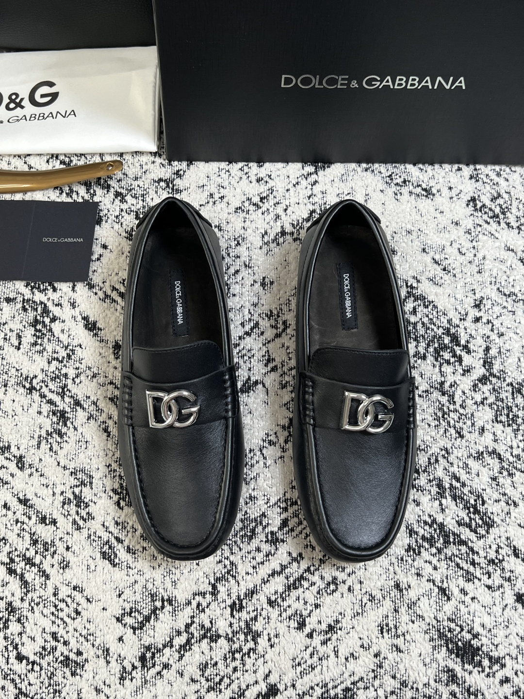 Dolce & Gabbana   高品质  顶级工艺品  杜嘉班纳 爆款豆豆鞋专柜新品同步，鞋面意大利进口牛皮面料，高