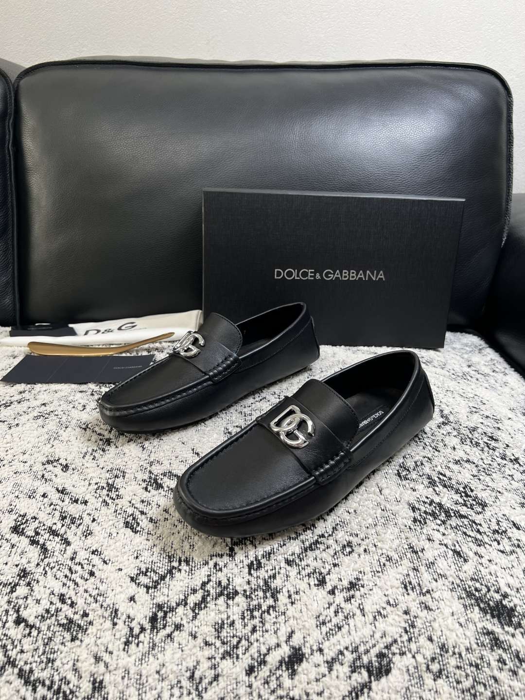 Dolce & Gabbana   高品质  顶级工艺品  杜嘉班纳 爆款豆豆鞋专柜新品同步，鞋面意大利进口牛皮面料，高