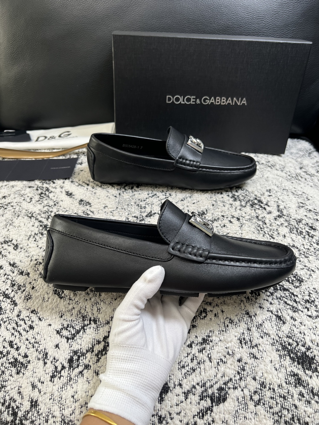 Dolce & Gabbana   高品质  顶级工艺品  杜嘉班纳 爆款豆豆鞋专柜新品同步，鞋面意大利进口牛皮面料，高