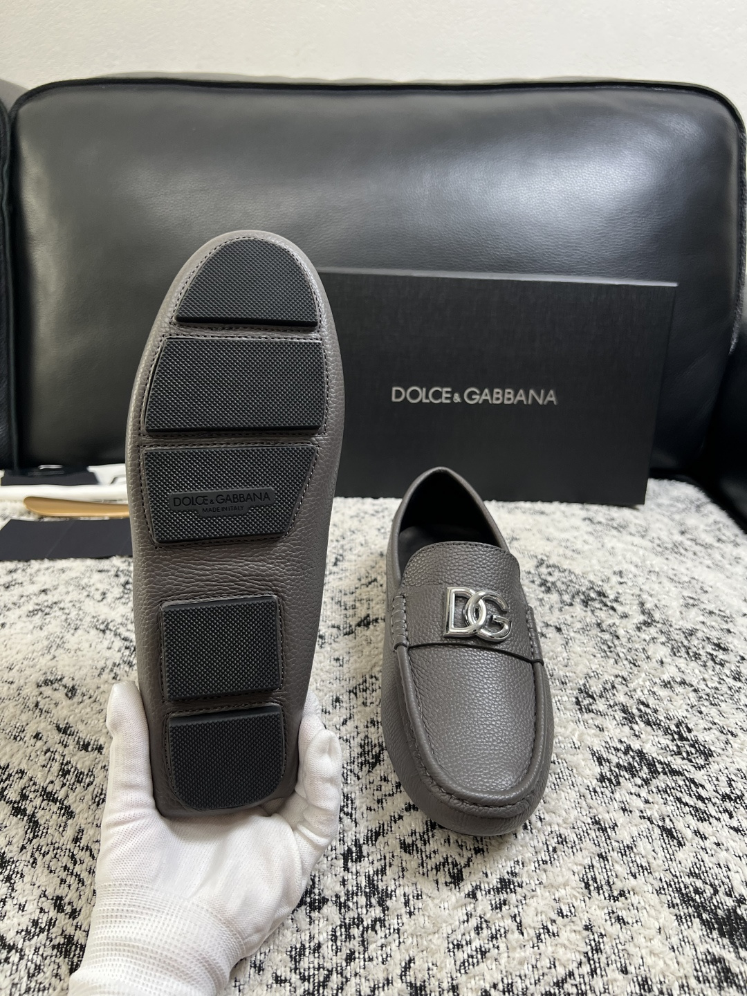 Dolce & Gabbana   高品质  顶级工艺品  杜嘉班纳 爆款豆豆鞋专柜新品同步，鞋面意大利进口牛皮面料，高
