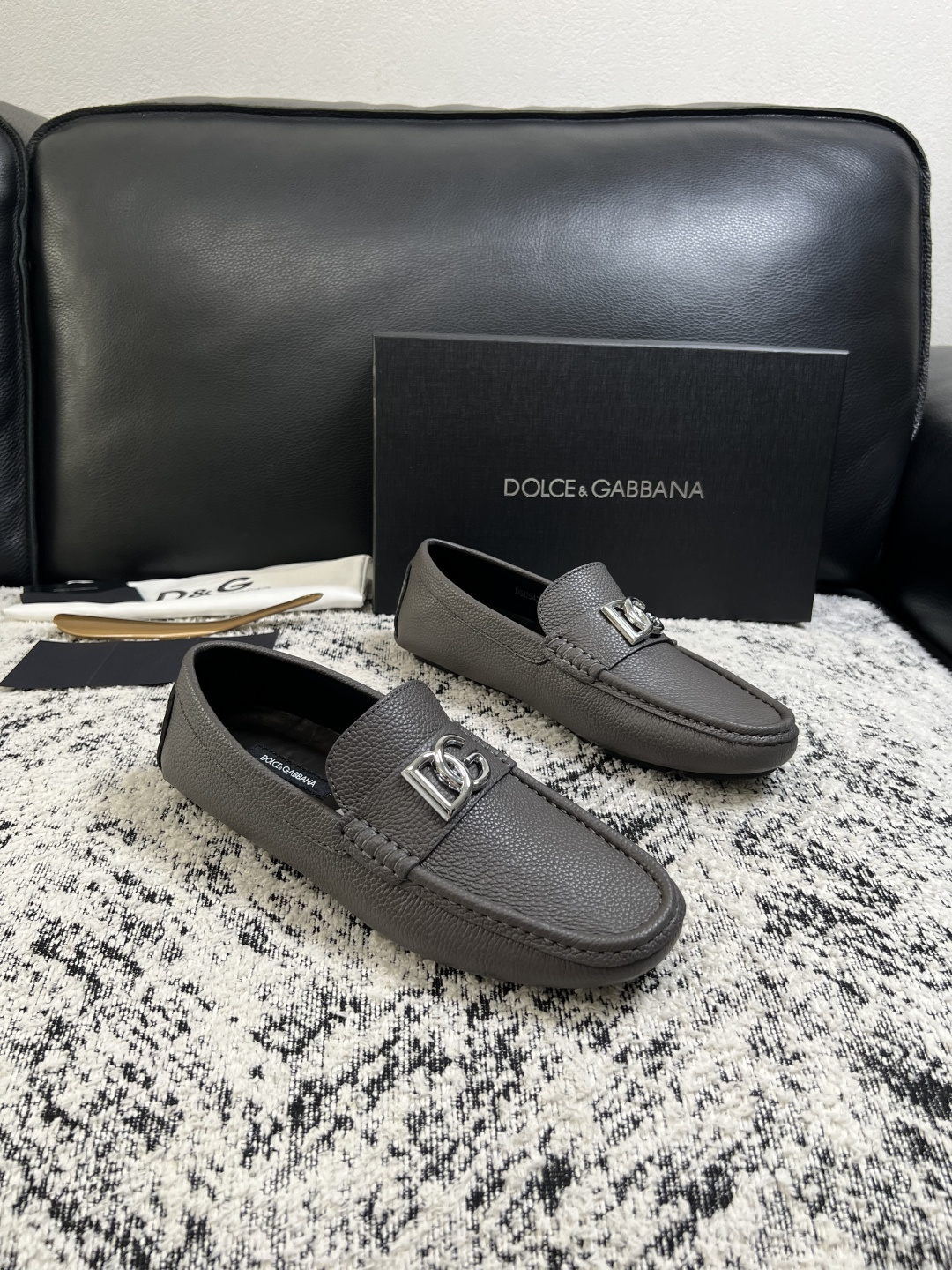 Dolce & Gabbana 高品质 顶级工艺品 杜嘉班纳 爆款豆豆鞋专柜新品同步,鞋面意大利进口牛皮面料,高 Dolce & Gabbana 高品质 顶级工艺品 杜嘉班纳 爆款豆豆鞋专柜新品同步,鞋面意大利进口牛皮面料,高