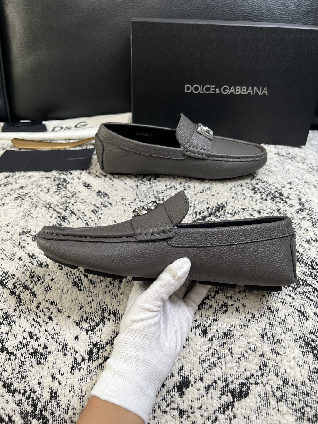 Dolce & Gabbana   高品质  顶级工艺品  杜嘉班纳 爆款豆豆鞋专柜新品同步，鞋面意大利进口牛皮面料，高