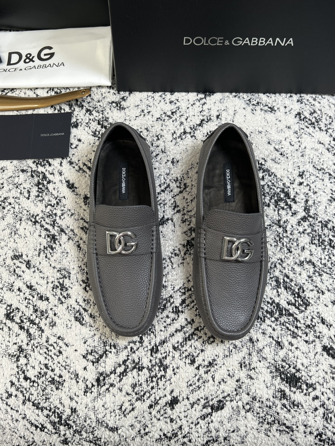 Dolce & Gabbana   高品质  顶级工艺品  杜嘉班纳 爆款豆豆鞋专柜新品同步，鞋面意大利进口牛皮面料，高