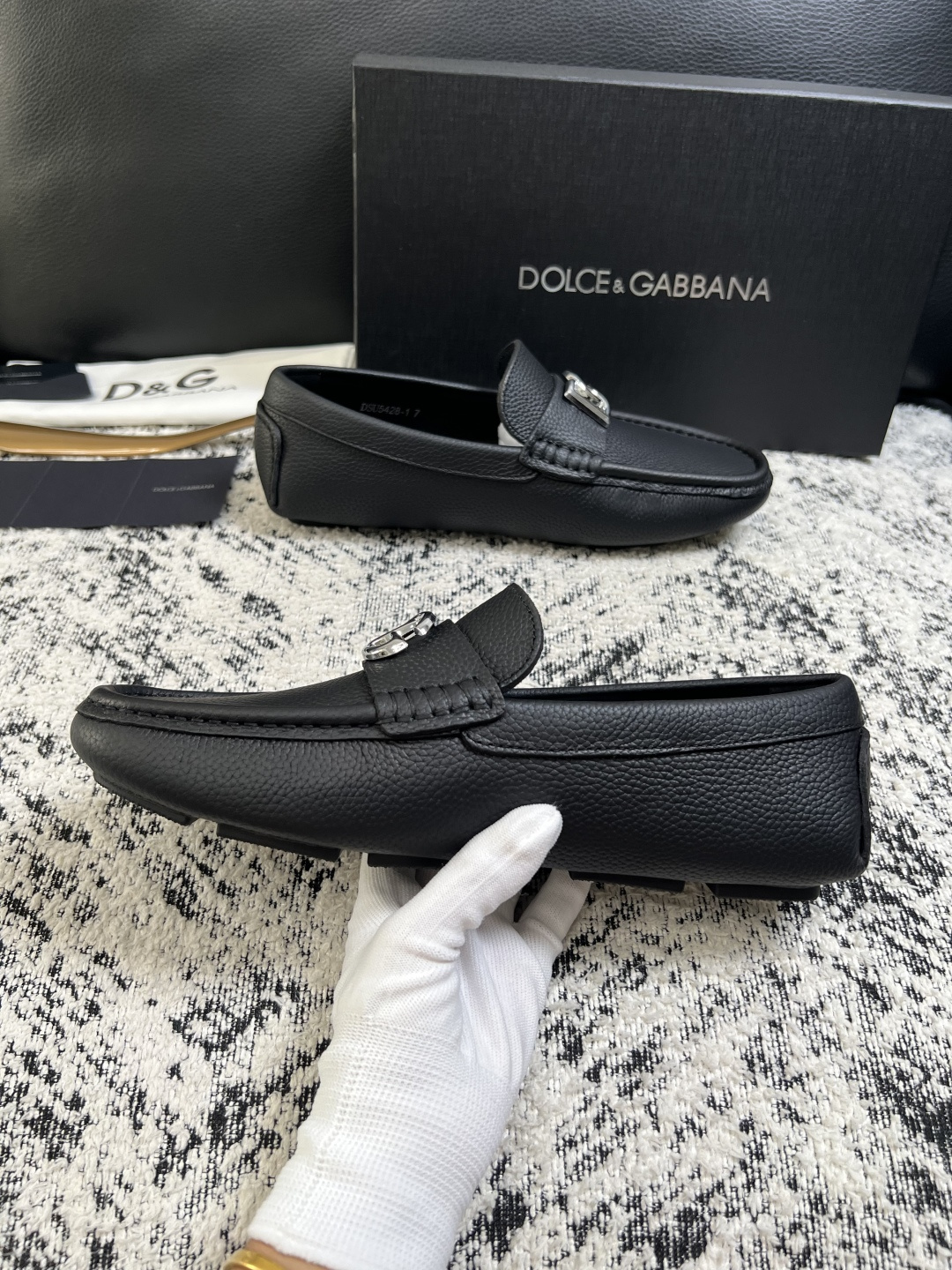 Dolce & Gabbana   高品质  顶级工艺品  杜嘉班纳 爆款豆豆鞋专柜新品同步，鞋面意大利进口牛皮面料，高