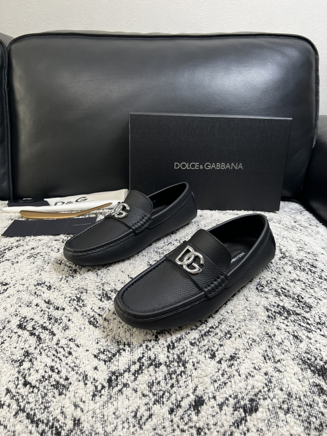 Dolce & Gabbana   高品质  顶级工艺品  杜嘉班纳 爆款豆豆鞋专柜新品同步，鞋面意大利进口牛皮面料，高