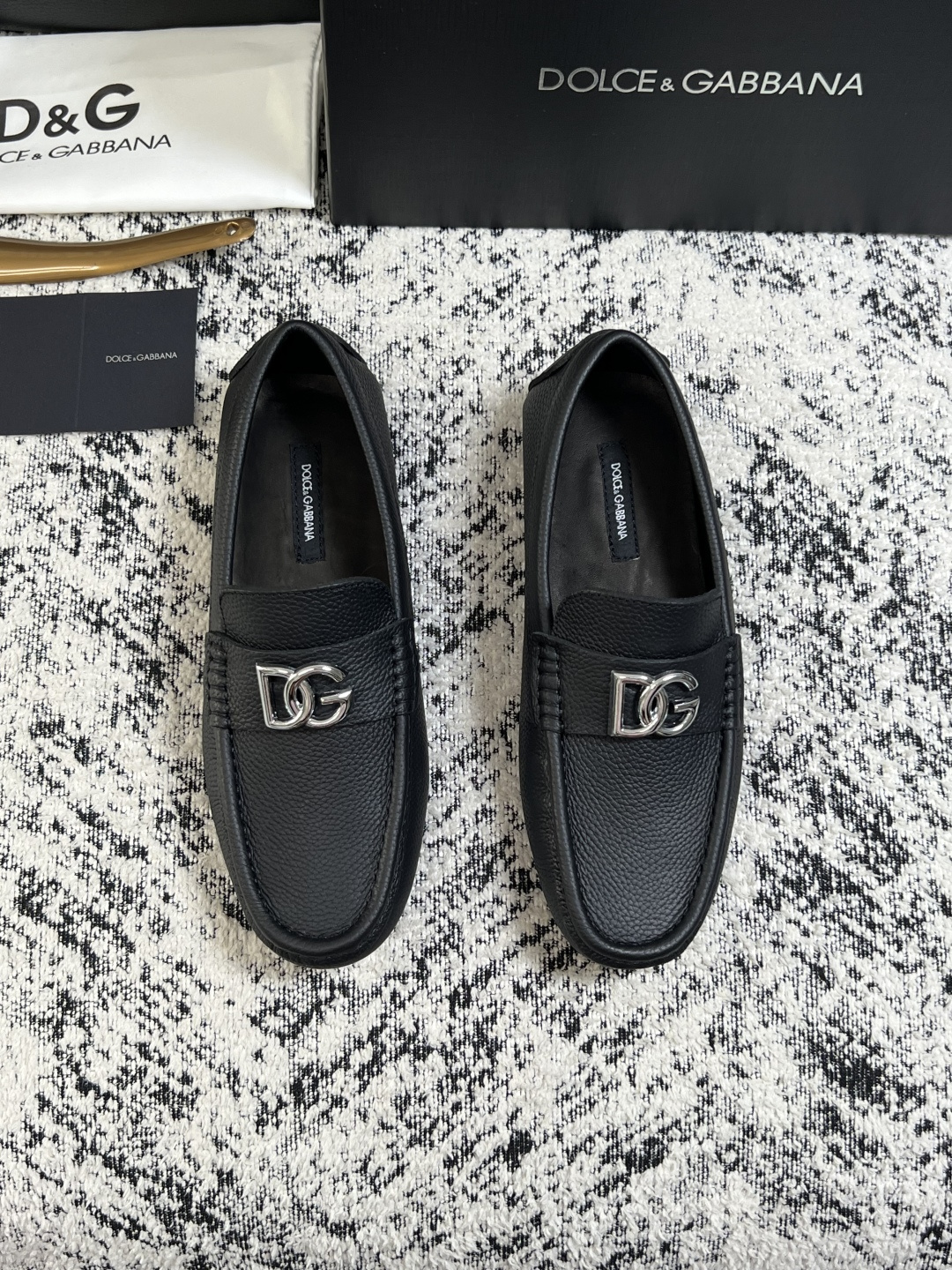 Dolce & Gabbana   高品质  顶级工艺品  杜嘉班纳 爆款豆豆鞋专柜新品同步，鞋面意大利进口牛皮面料，高
