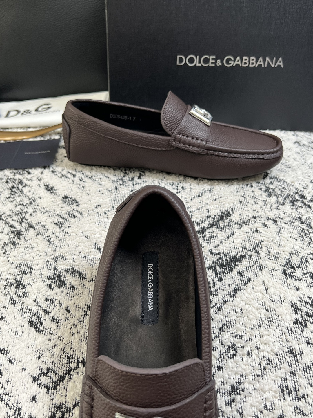 Dolce & Gabbana   高品质  顶级工艺品  杜嘉班纳 爆款豆豆鞋专柜新品同步，鞋面意大利进口牛皮面料，高