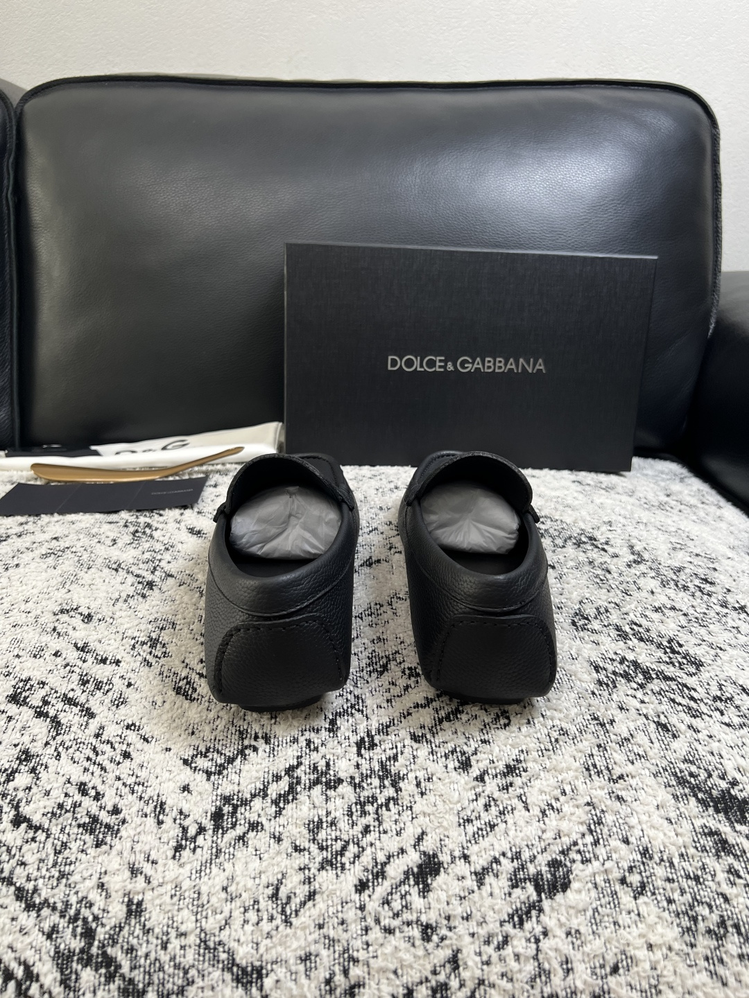 Dolce & Gabbana   高品质  顶级工艺品  杜嘉班纳 爆款豆豆鞋专柜新品同步，鞋面意大利进口牛皮面料，高