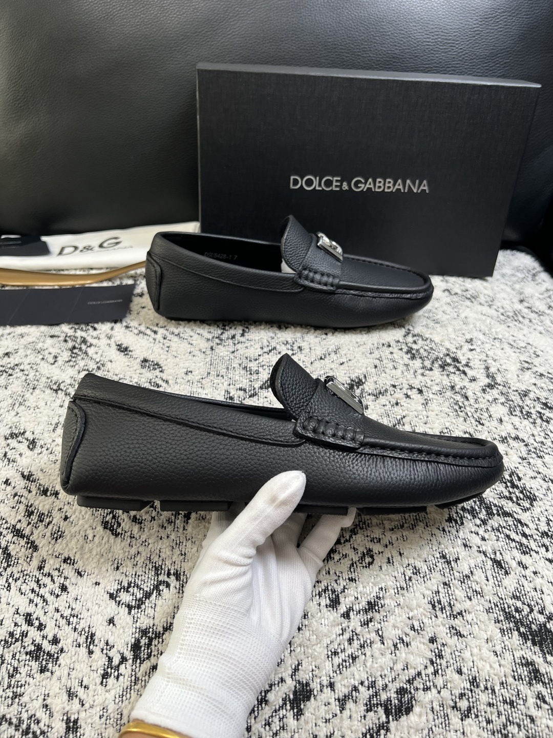 Dolce & Gabbana   高品质  顶级工艺品  杜嘉班纳 爆款豆豆鞋专柜新品同步，鞋面意大利进口牛皮面料，高