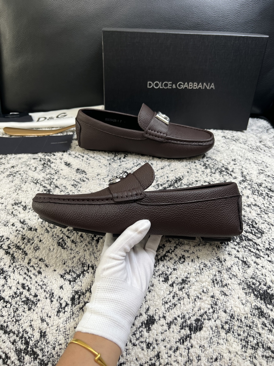 Dolce & Gabbana   高品质  顶级工艺品  杜嘉班纳 爆款豆豆鞋专柜新品同步，鞋面意大利进口牛皮面料，高