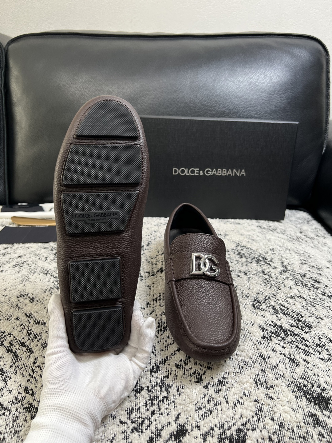 Dolce & Gabbana   高品质  顶级工艺品  杜嘉班纳 爆款豆豆鞋专柜新品同步，鞋面意大利进口牛皮面料，高