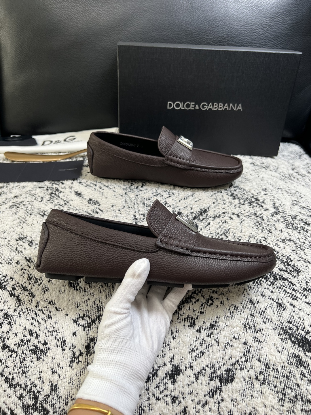 Dolce & Gabbana   高品质  顶级工艺品  杜嘉班纳 爆款豆豆鞋专柜新品同步，鞋面意大利进口牛皮面料，高