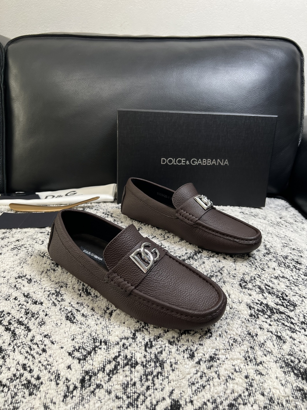 Dolce & Gabbana 高品质 顶级工艺品 杜嘉班纳 爆款豆豆鞋专柜新品同步,鞋面意大利进口牛皮面料,高 Dolce & Gabbana 高品质 顶级工艺品 杜嘉班纳 爆款豆豆鞋专柜新品同步,鞋面意大利进口牛皮面料,高