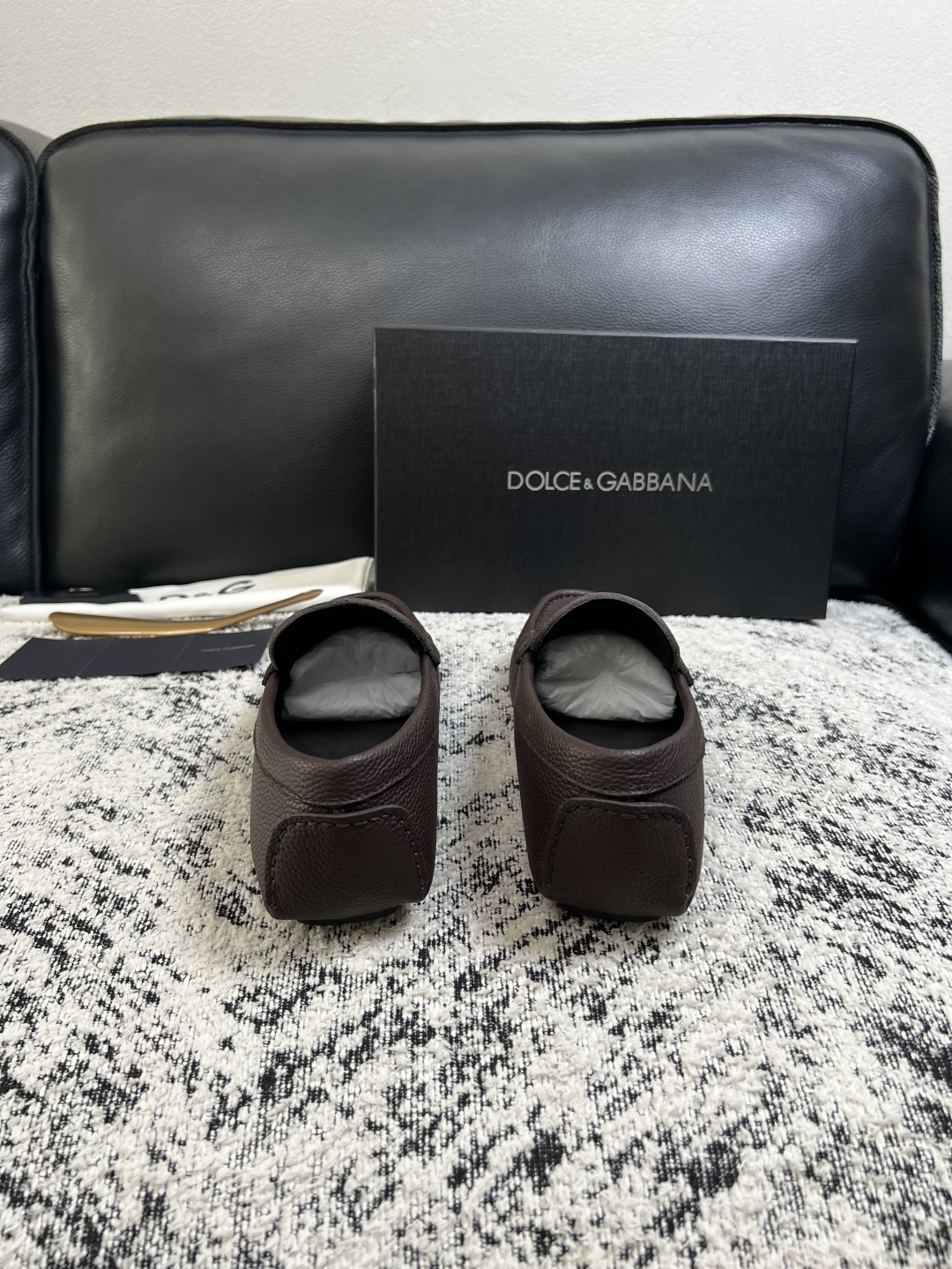 Dolce & Gabbana   高品质  顶级工艺品  杜嘉班纳 爆款豆豆鞋专柜新品同步，鞋面意大利进口牛皮面料，高