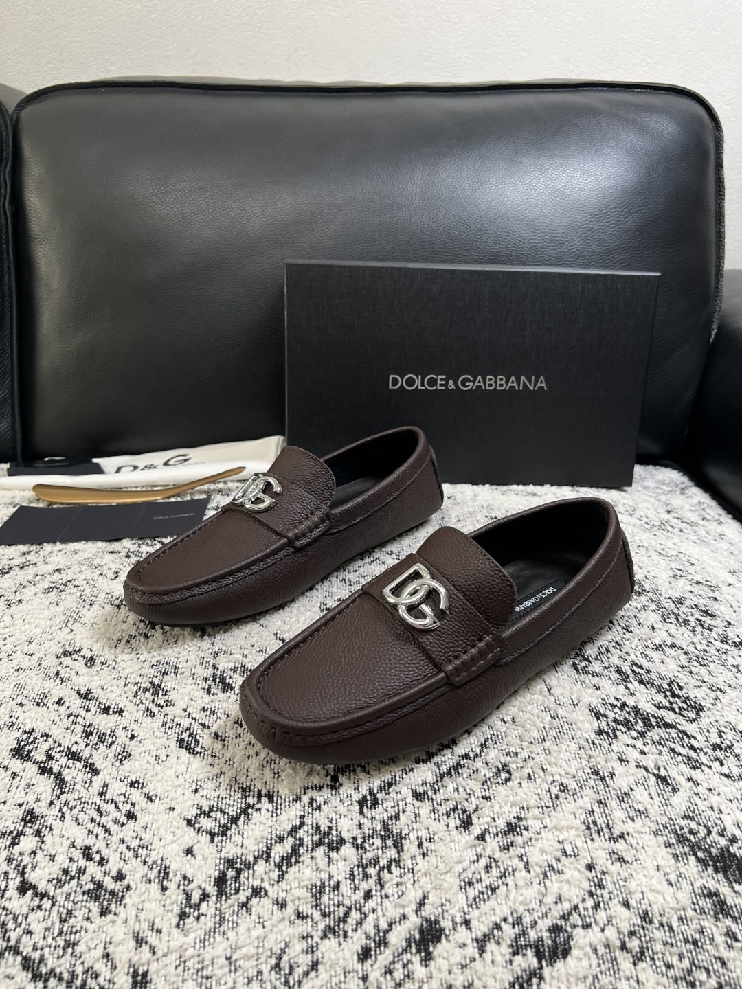 Dolce & Gabbana   高品质  顶级工艺品  杜嘉班纳 爆款豆豆鞋专柜新品同步，鞋面意大利进口牛皮面料，高