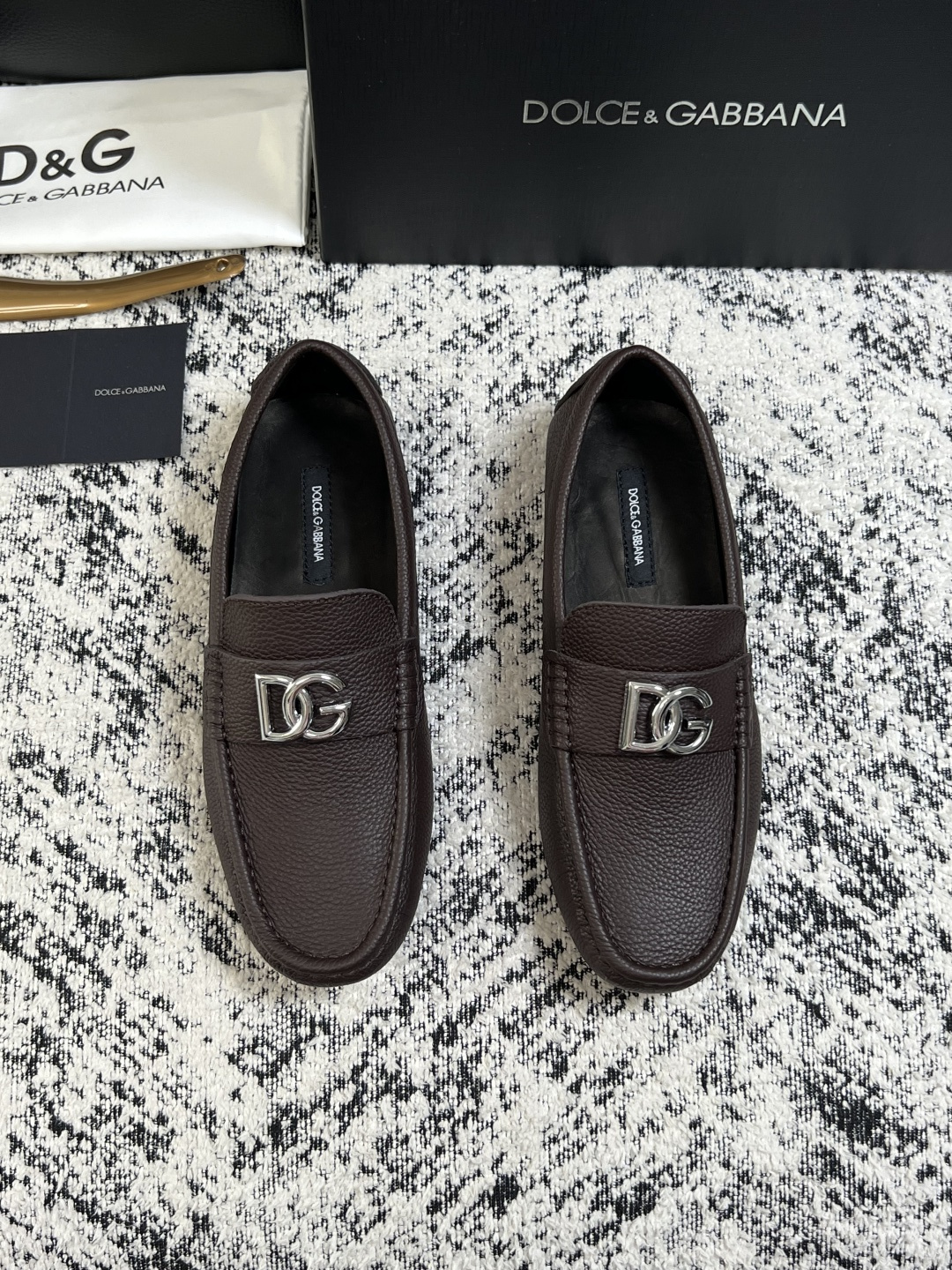 Dolce & Gabbana   高品质  顶级工艺品  杜嘉班纳 爆款豆豆鞋专柜新品同步，鞋面意大利进口牛皮面料，高