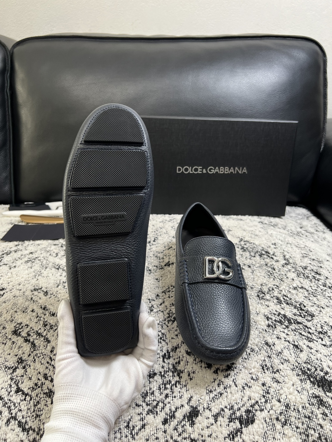 Dolce & Gabbana   高品质  顶级工艺品  杜嘉班纳 爆款豆豆鞋专柜新品同步，鞋面意大利进口牛皮面料，高